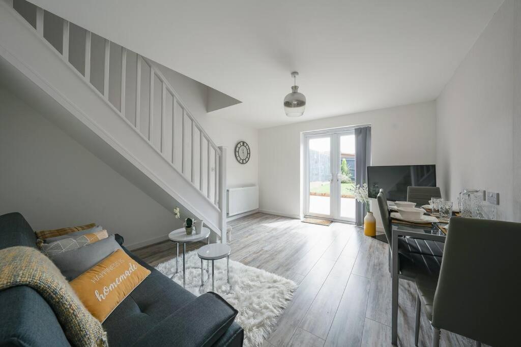 Stylish 2-Bed Home - For Company Contractor And Leisure Stays - Nec, Airport, Hs2, Contractors, Resort World Birmingham Buitenkant foto