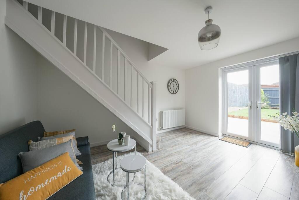 Stylish 2-Bed Home - For Company Contractor And Leisure Stays - Nec, Airport, Hs2, Contractors, Resort World Birmingham Buitenkant foto