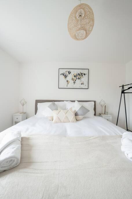 Stylish 2-Bed Home - For Company Contractor And Leisure Stays - Nec, Airport, Hs2, Contractors, Resort World Birmingham Buitenkant foto