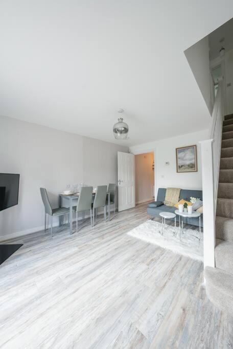 Stylish 2-Bed Home - For Company Contractor And Leisure Stays - Nec, Airport, Hs2, Contractors, Resort World Birmingham Buitenkant foto